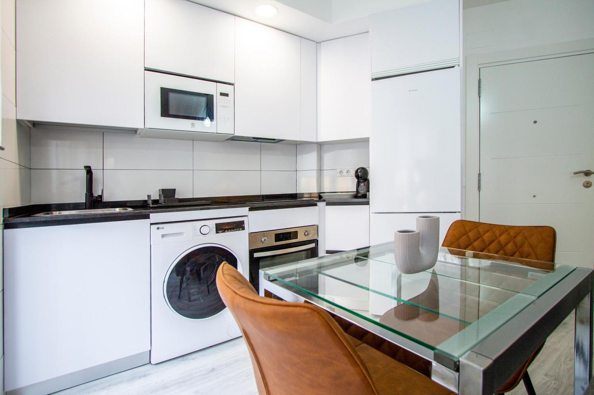 Apartamentos Cuatro Caminos Madrid Eksteriør billede