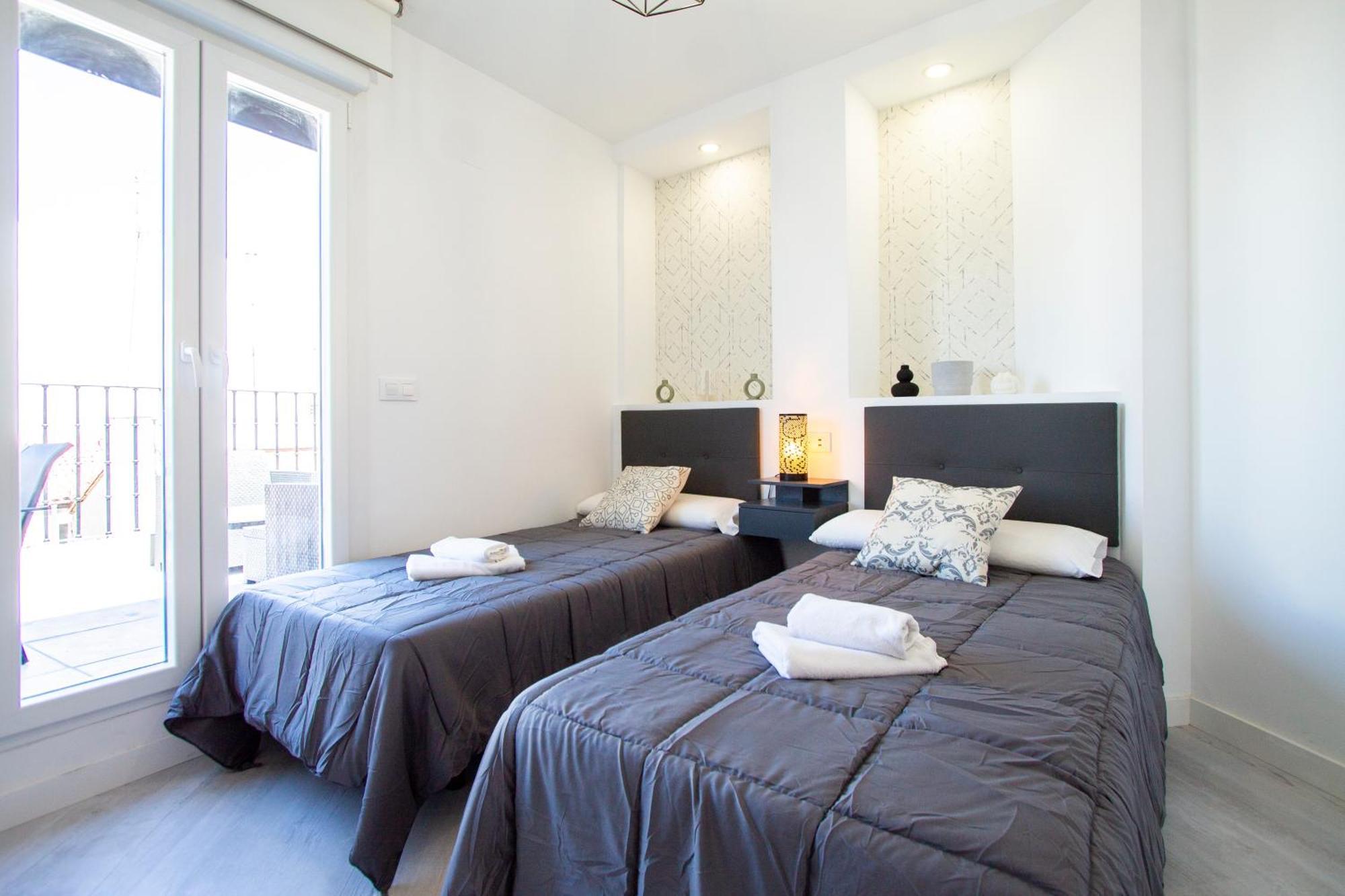 Apartamentos Cuatro Caminos Madrid Eksteriør billede