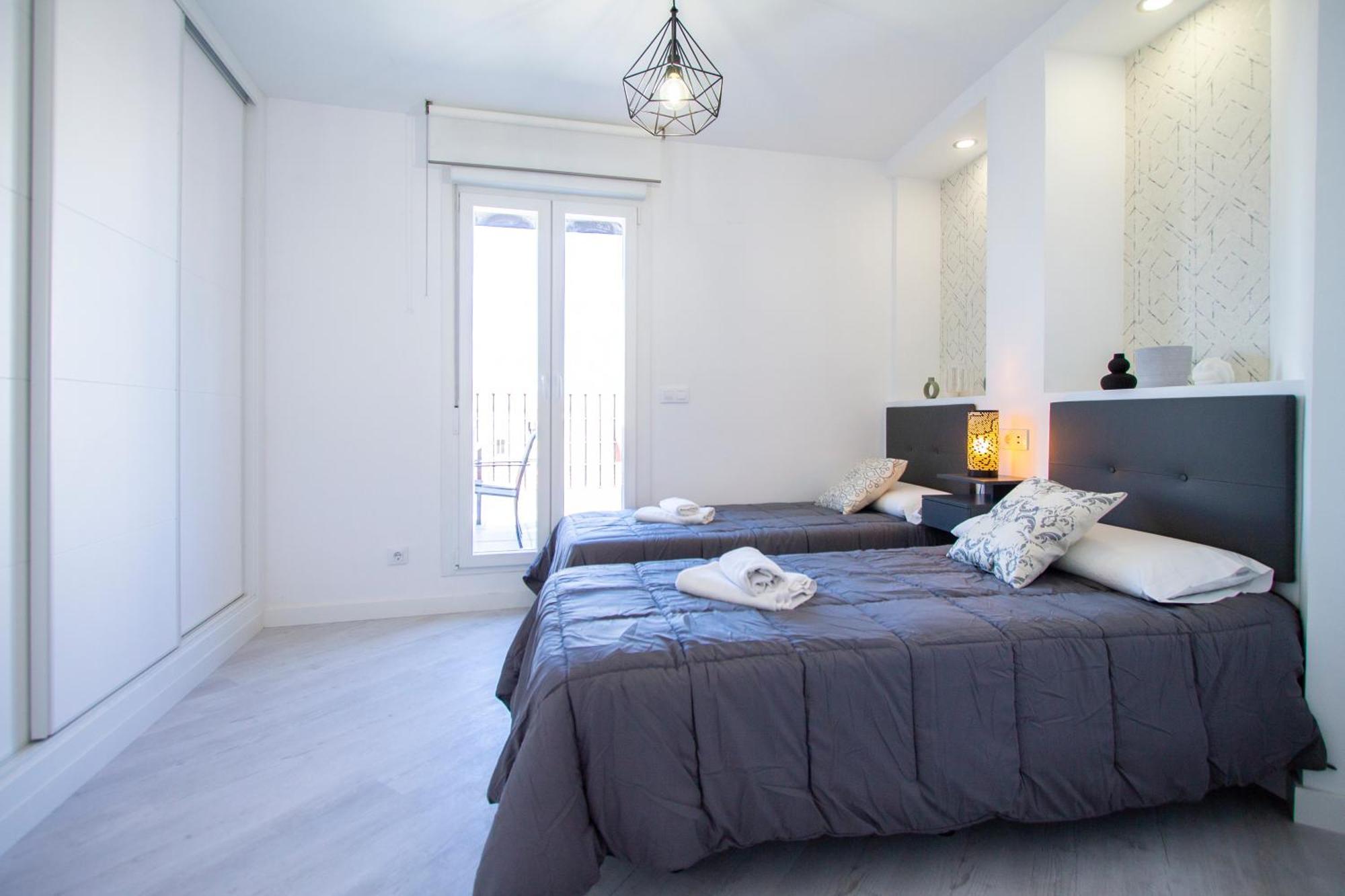 Apartamentos Cuatro Caminos Madrid Eksteriør billede